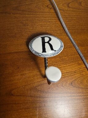 Molly & Hatch Monogram 'R' Ceramic Wall Hook in White and Blue - Classic Accent
